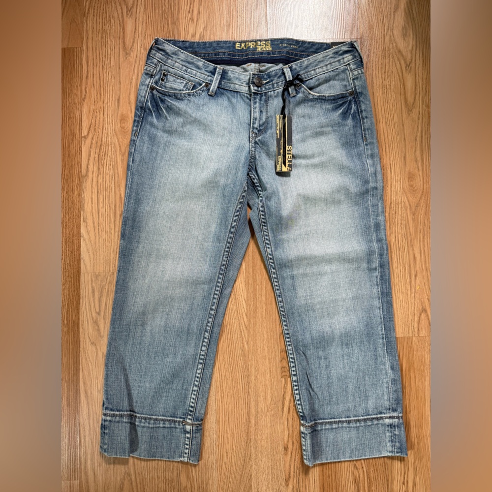 Light blue low rise cropped jeans express women’s Jeans size 8
